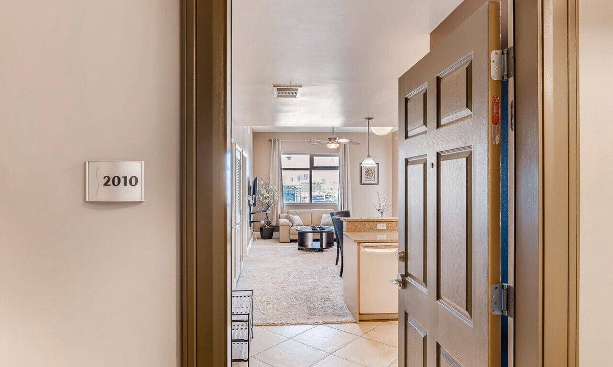 Downtown Las Vegas Condo | Opulent Ogden Luxury High Rise 20th floor Queen