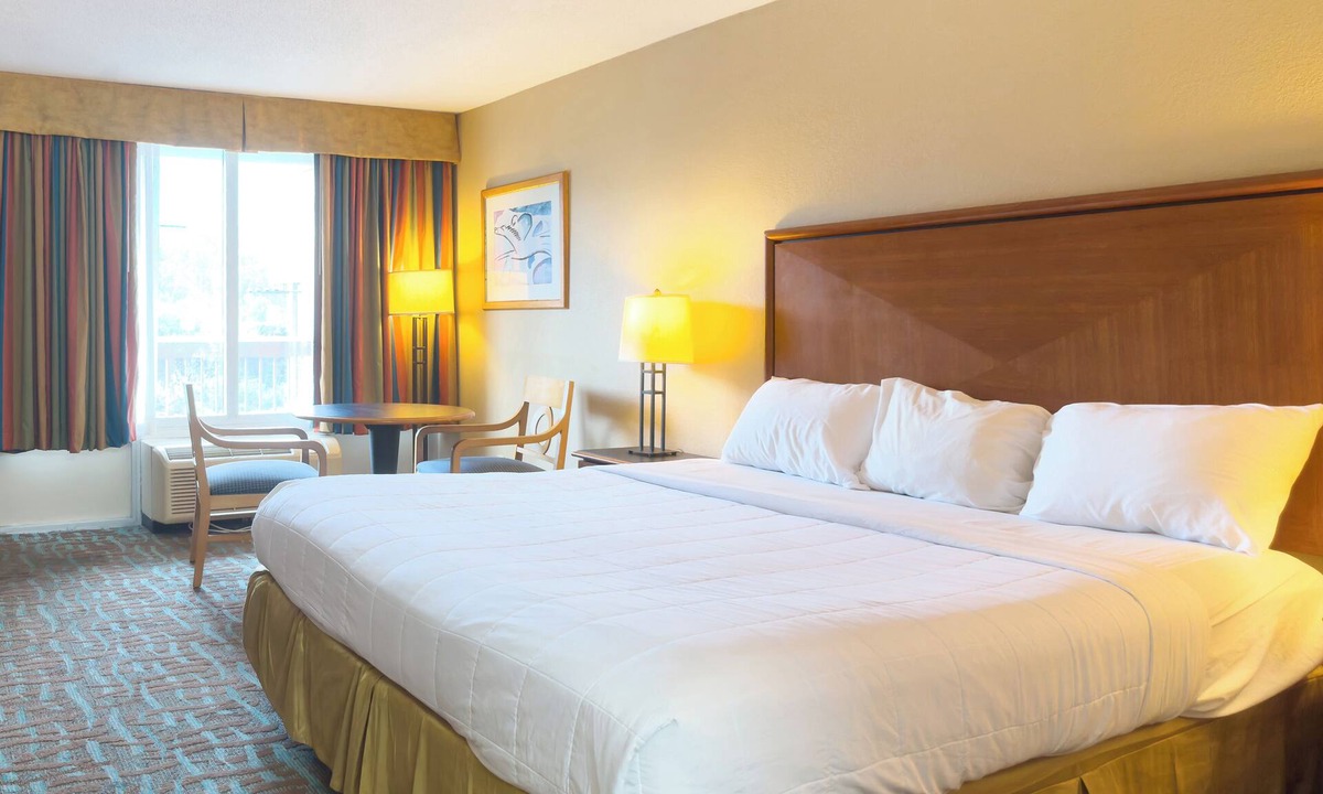 Harriman Hotel | OYO Hotel Harriman near I-40