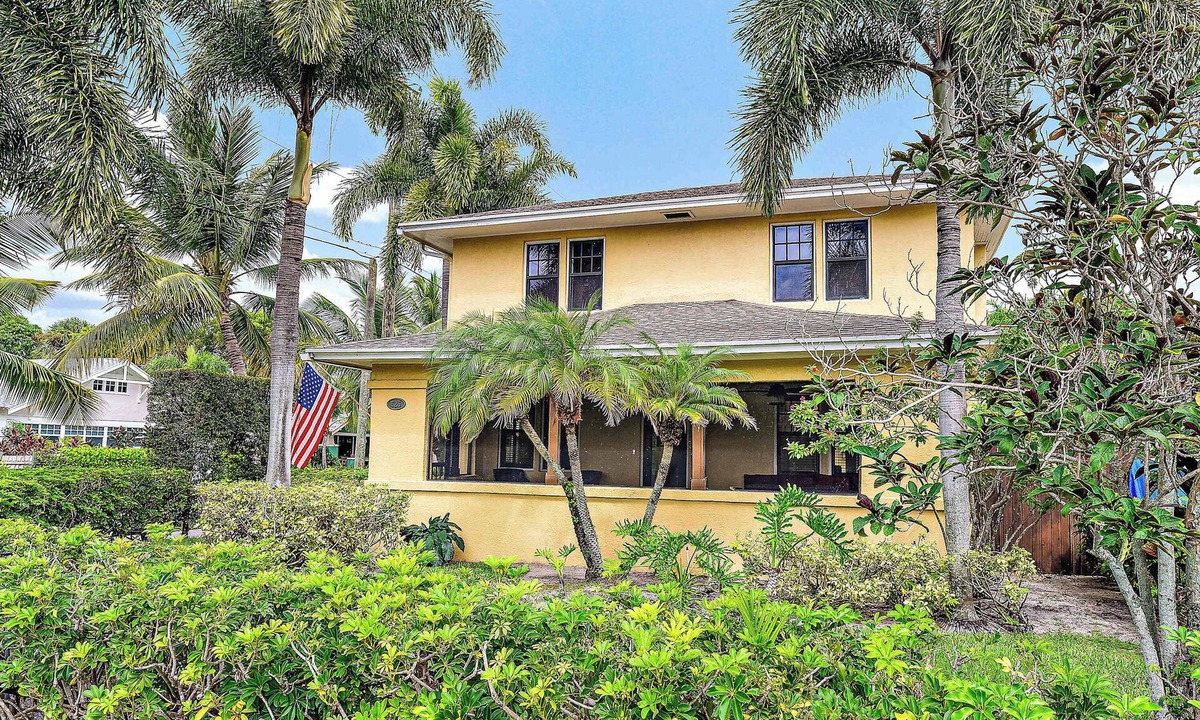 Flamingo Parks House | Palm Haven - Tropical Chic Home with Pool in Grandview Heights