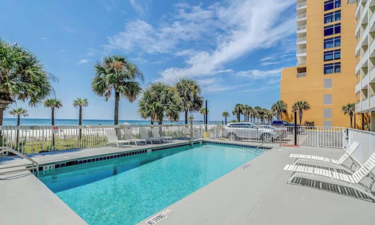 Panama City Beach Hotel | Palm & Tide | King Room | Sugar-White Sand | Pool Deck Access