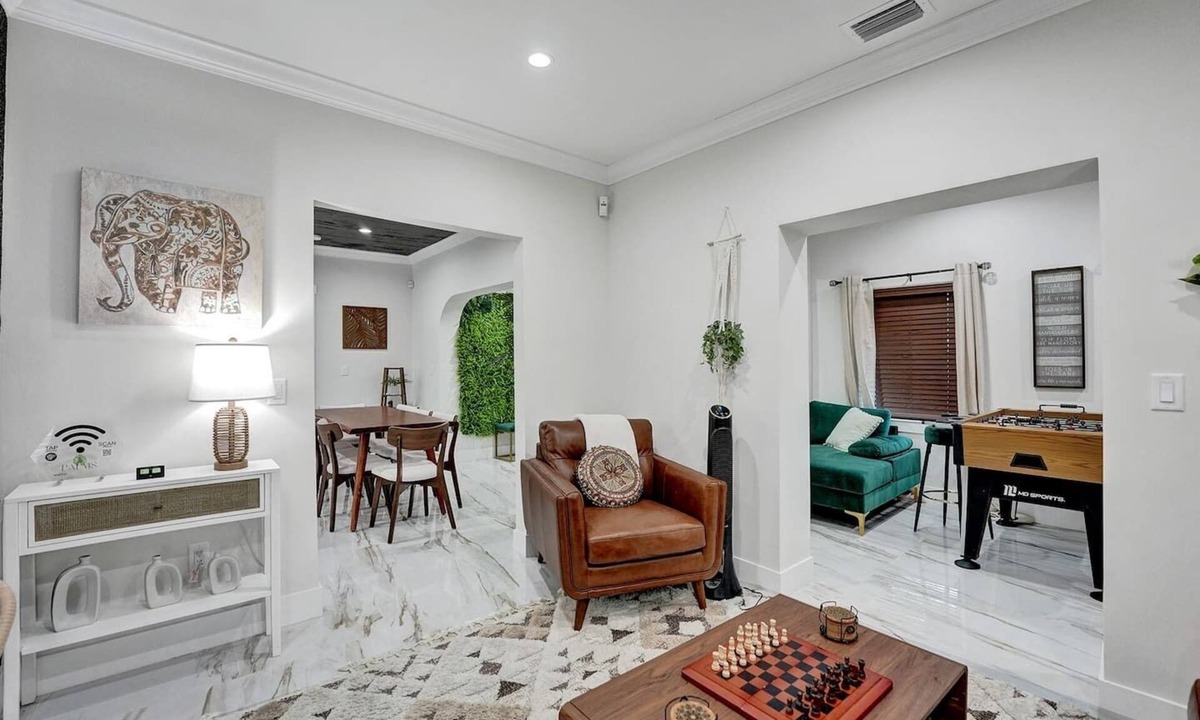 West Palm Beach Villa | "Palms Estate"-Tropical Oasis|Hot Tub|Games|Luxe