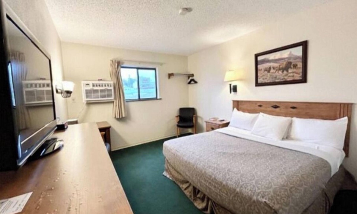 Wolf Point Hotel | Peaceful Accommodation w/Free Parking | Next to Wolf Point Area Museum
