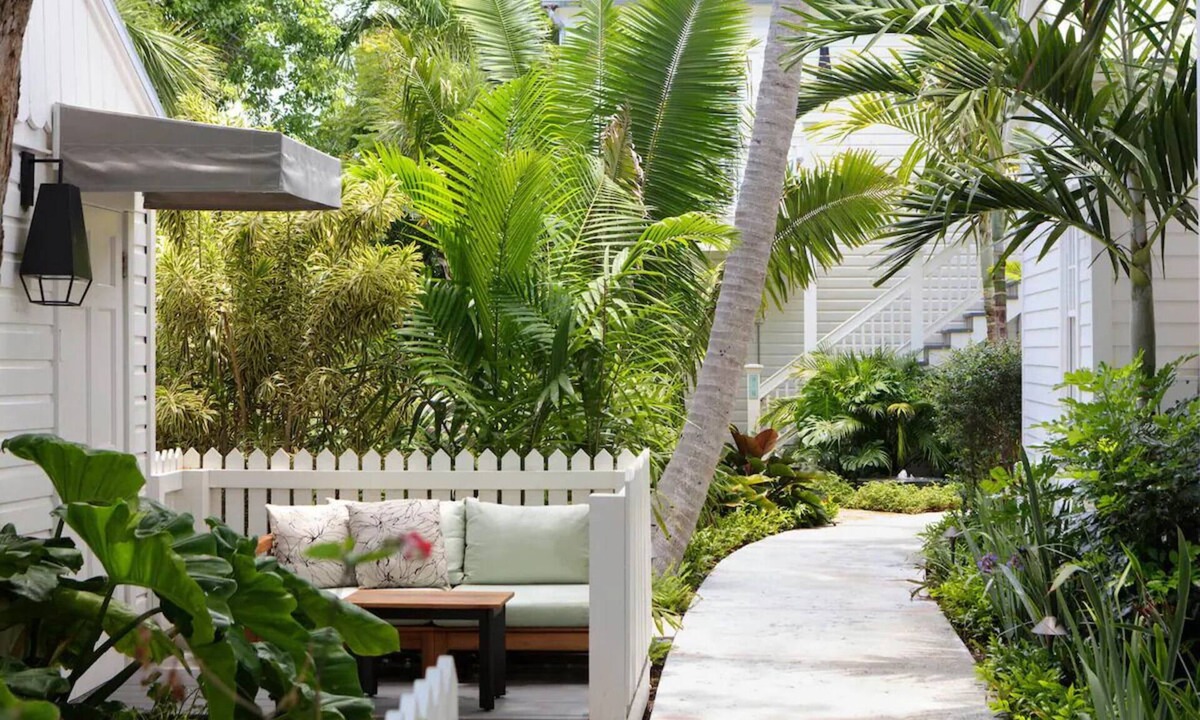 Old Town Hotel | Peaceful & Relaxing Key West Bungalow, Near Famous Duval Street, Free Breakfast!