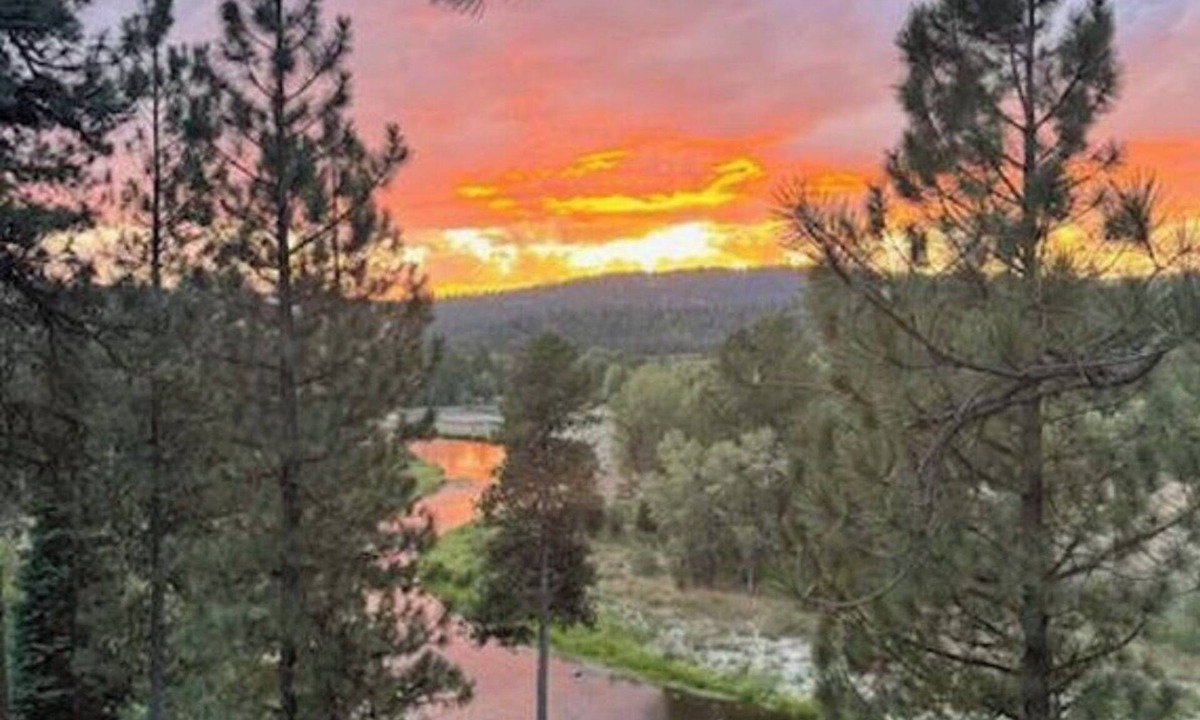 McCall House | Peaceful Riverfront Getaway with Incredible Sunsets