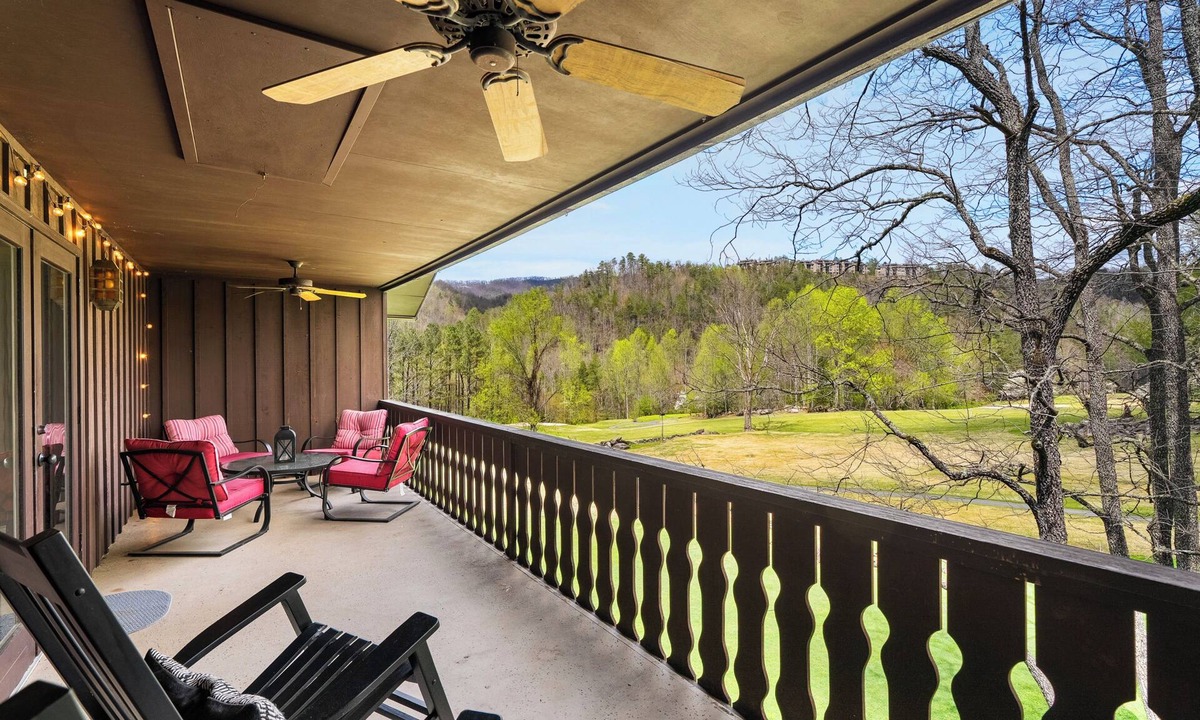 Pittman Center Condo | Peaceful Smoky Mountain Condo with Mountain and Fairway Views