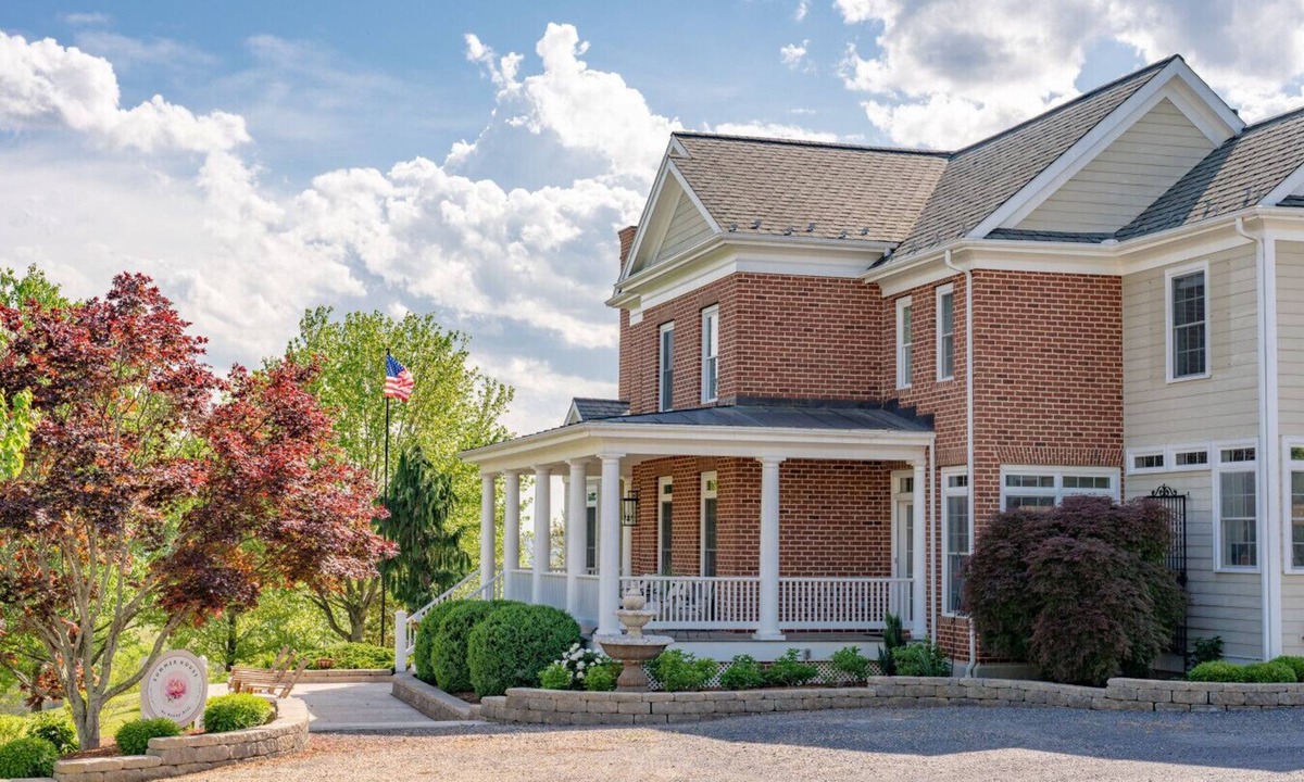 Lexington Condo | Peony Hill Garden Lounge Suite