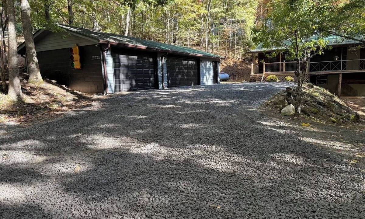 Indian Rock Springs Cabin | Perfect 2-bedroom 2 bath cabin with AC and fireplace in beautiful Murphy NC.