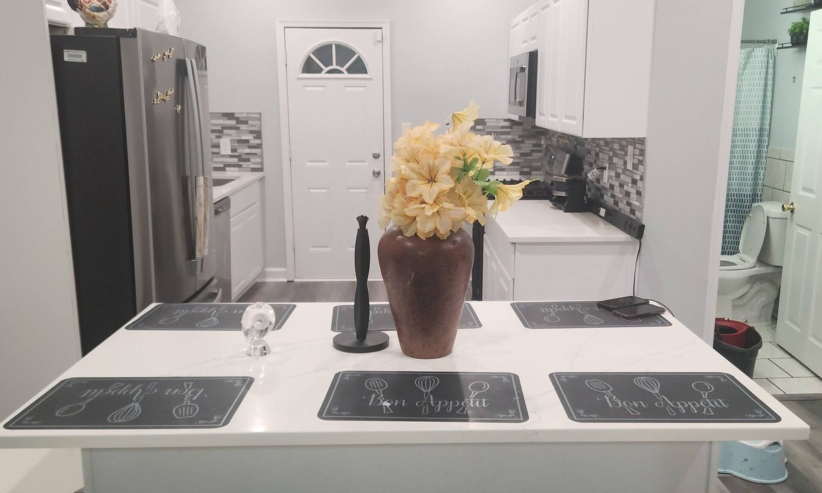 Sharon Hill House | Perfect 3-bedroom building with AC in fabulous Sharon Hill