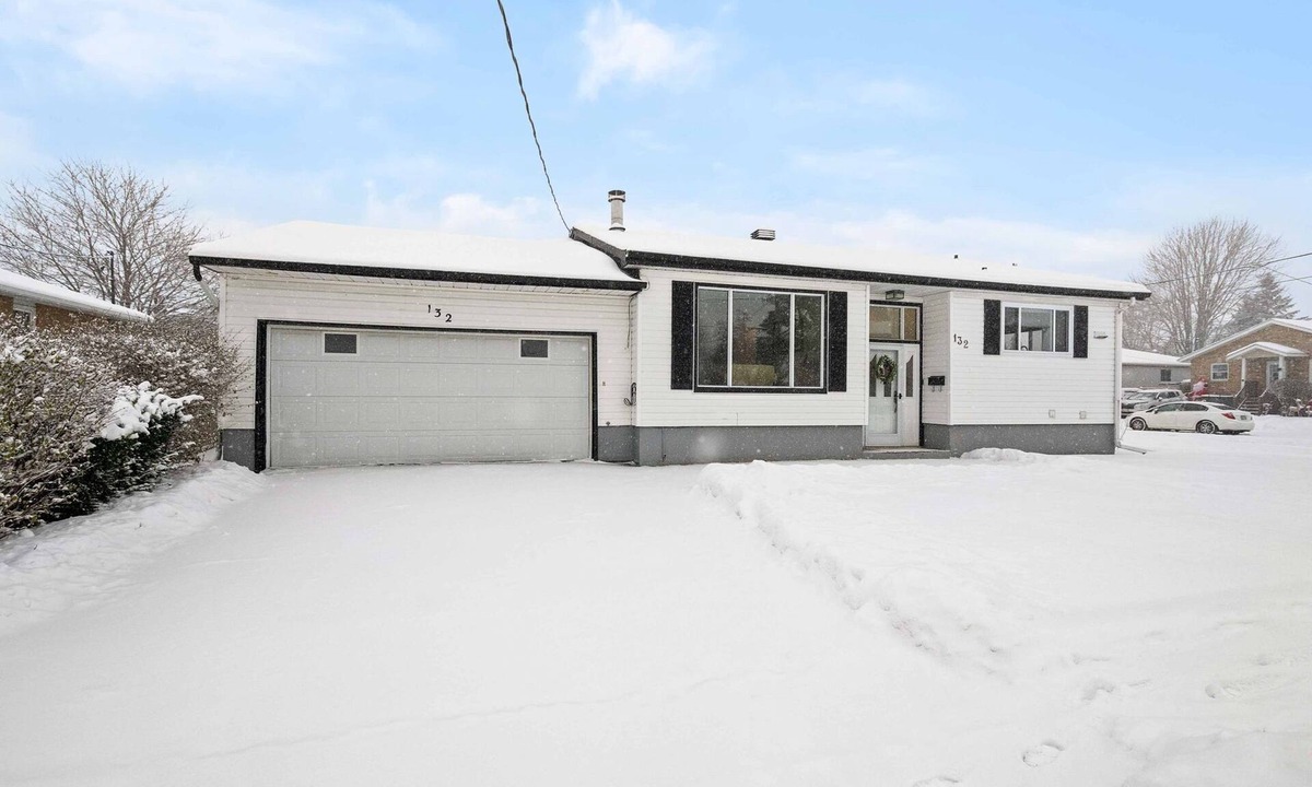 Cornwall House | Perfect Group Stay in Cornwall | 3BR +Theater Room