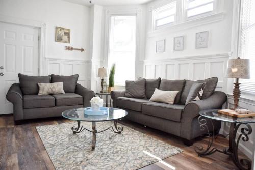 Crafton House | Perfect Pittsburgh Home Close To City & Airport