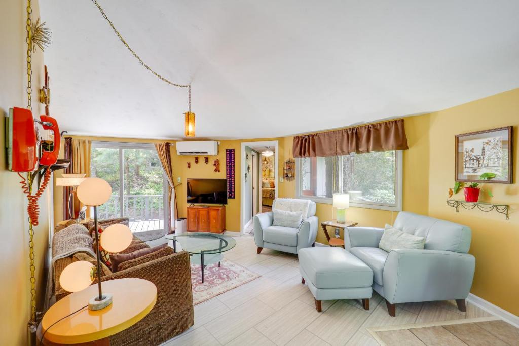 Mill Ridge House | Pet-Friendly Getaway w/Porch in Banner Elk!