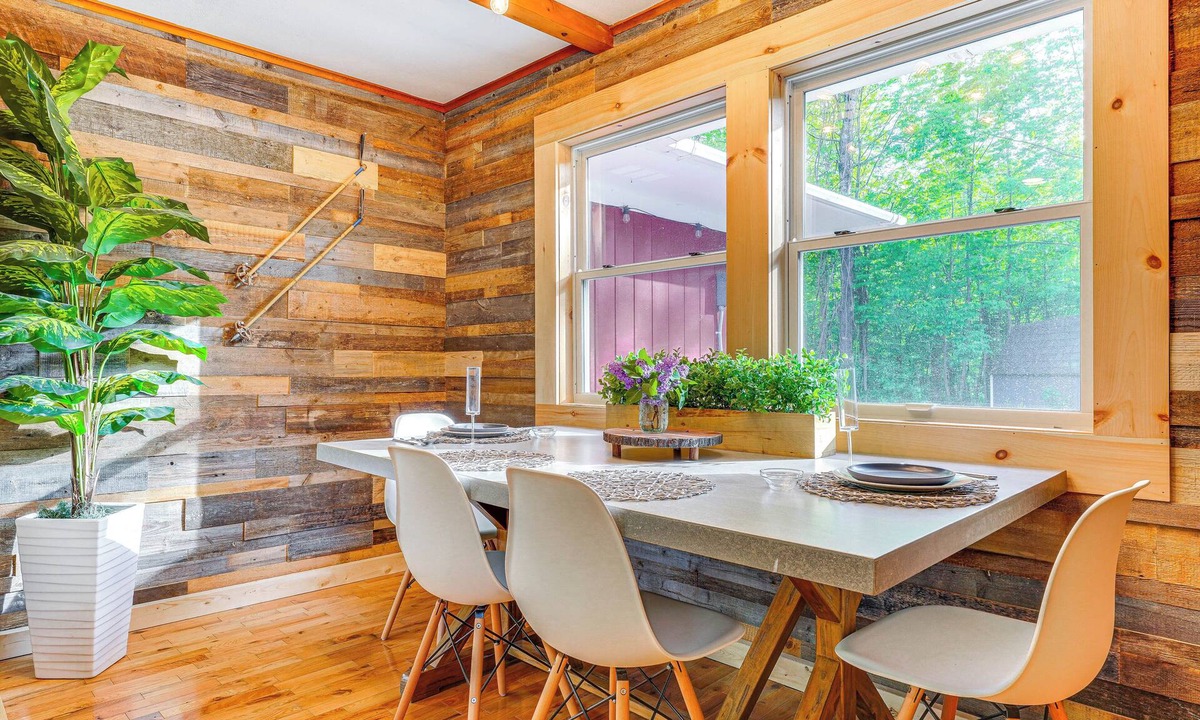 Wilmington Cottage | Pet-friendly Wilmington Retreat w/Hot Tub!