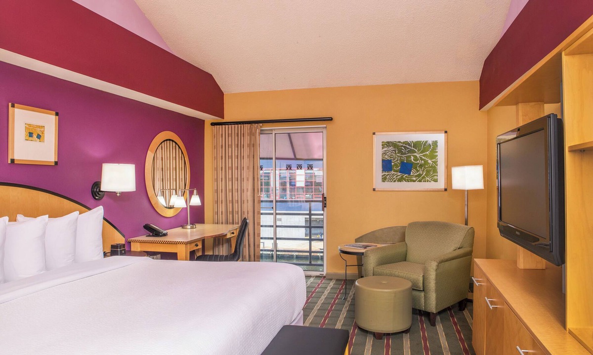 Inner Harbor Hotel | Pier 5 Hotel Baltimore