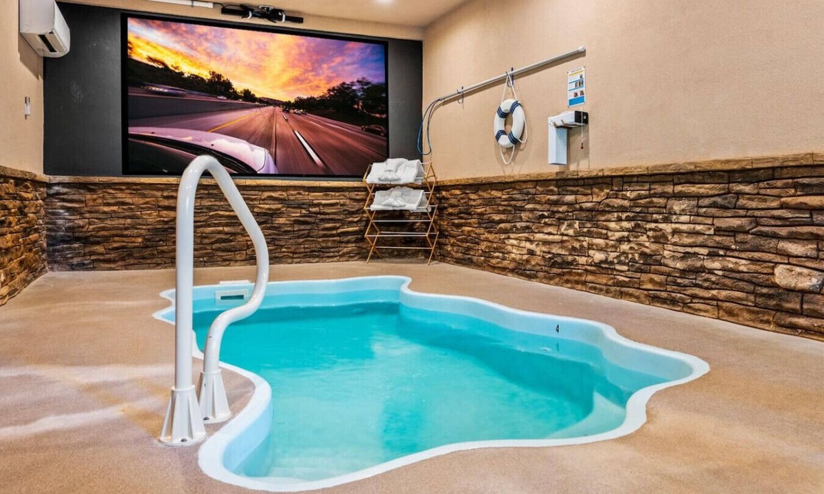 Pigeon Forge Cabin | Pigeon Forge Pool Theater Games Hot Tub Karaoke