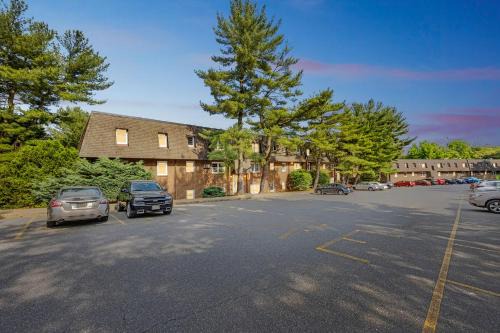 Newark Apartment | PineBrook 1406 I 2br Garden Style Apartment !
