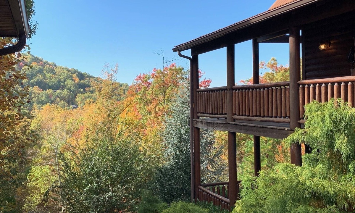 Smoky Mountains Cabin | Ping Pong/Shuffleboard/Sunsets/Theater/Fireplaces/Hot Tub/Pool/Fish Access