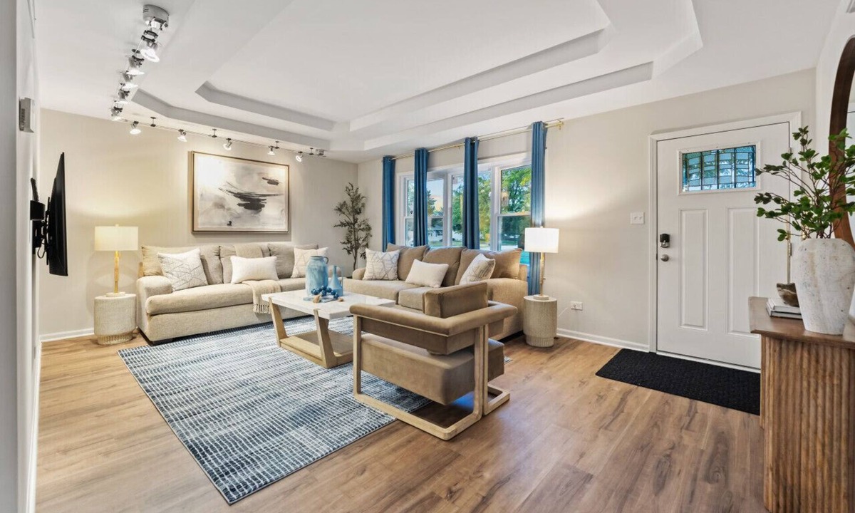 Fox Valley House | Plainfield Hidden Gem 2 King Beds