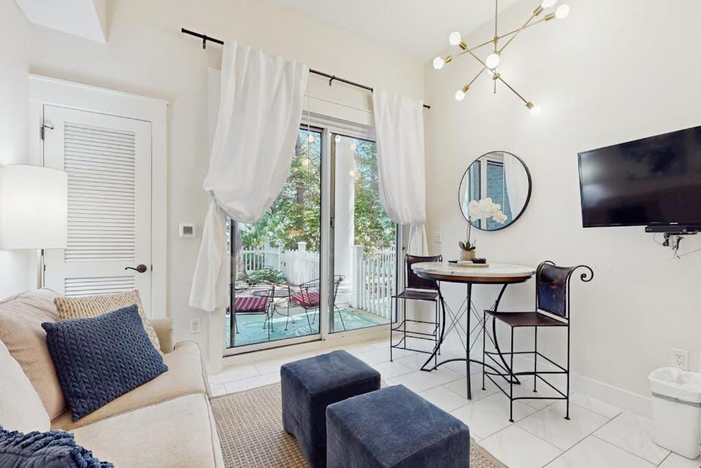 Baytowne Wharf Hotel | Pleasant studio at The Baytowne Wharf with shared pool hot tub shopping & events