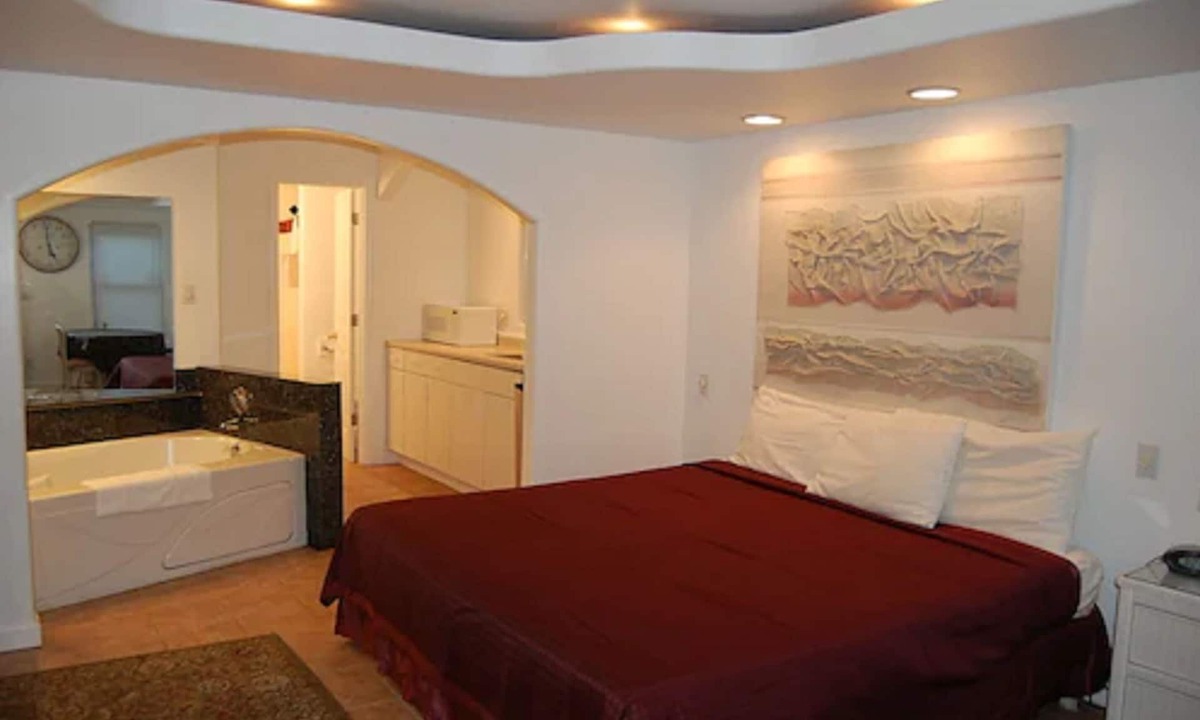 Misquamicut Hotel | Point 1 Motel