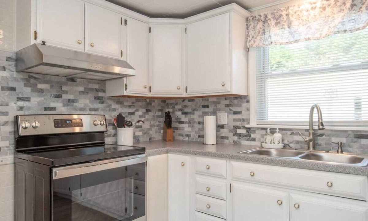 Mount Aetna House | Pool, Grill, Private Pond + Kayaks | Country Haven