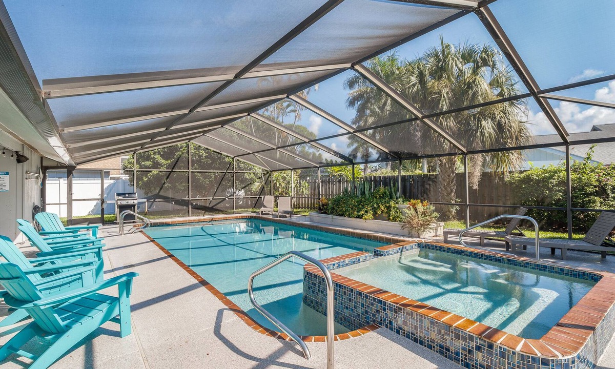 Trailer Estates House | Pool Oasis Near IMG & AMI | Hot Tub Sleeps 10