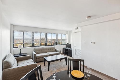 Downtown Harrisburg Apartment | PP 2401 Modern Corporate 2br Suite pool, Gym