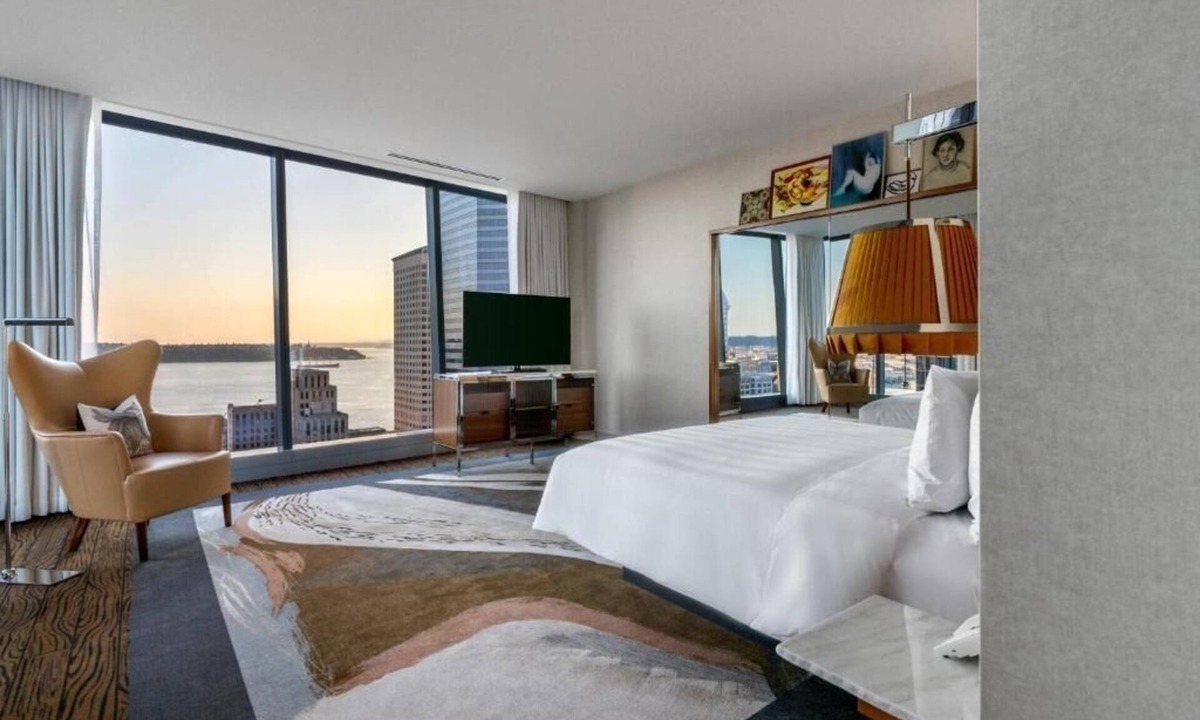 Downtown Seattle Hotel | Premier King Suite w/Spa Access & City Views
