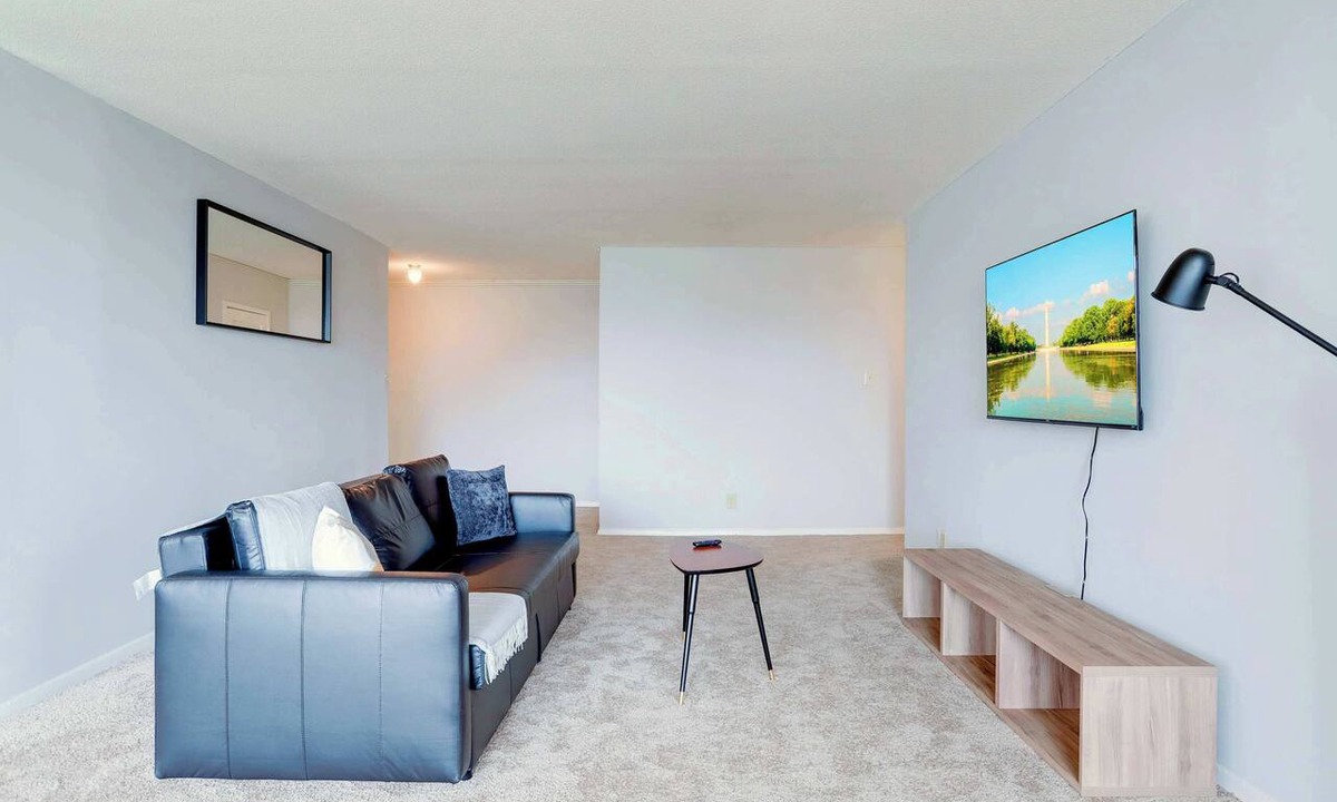 Crystal City Apartment | Prime Arlington Apt – Walk to Crystal City Metro