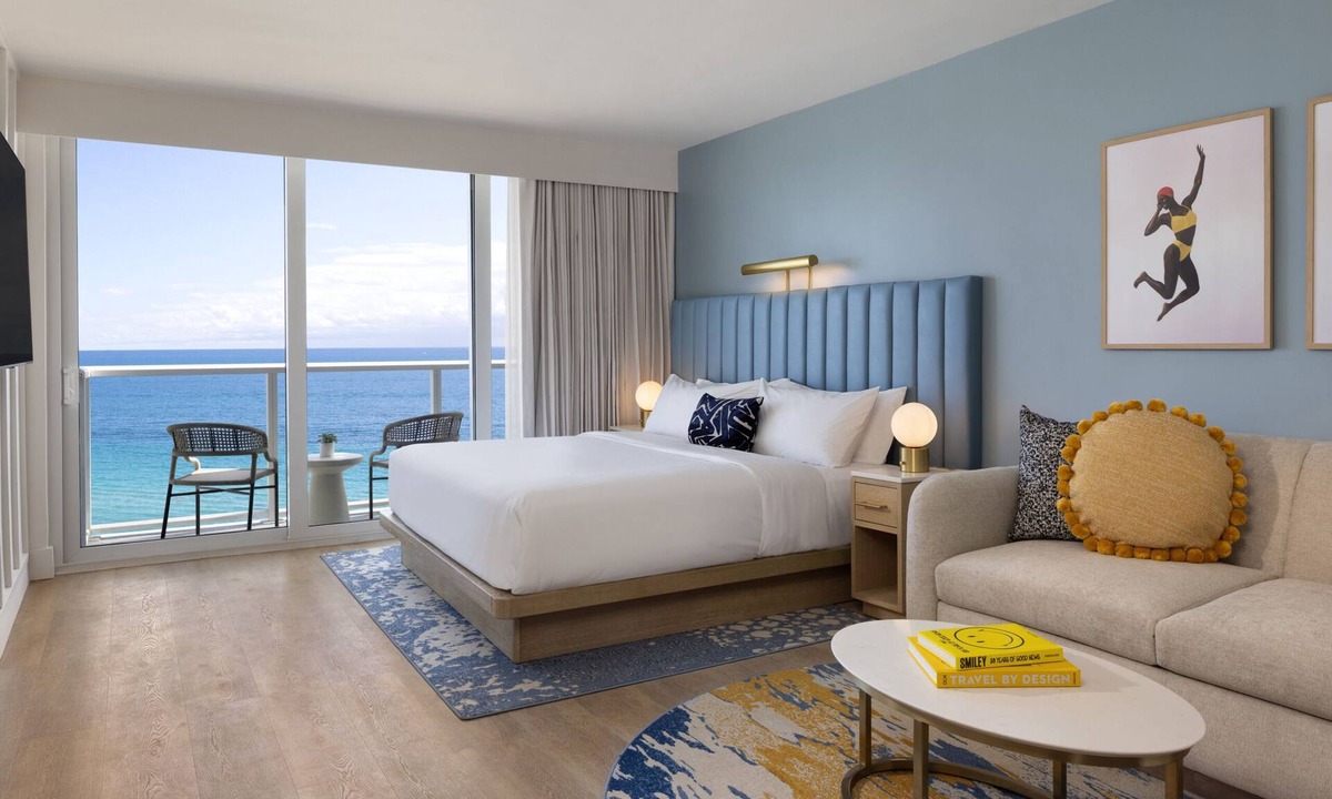 Sunny Isles Beach Hotel | Private Beach Access! Pet-friendly Room + Balcony w/Ocean View | Outdoor Pool