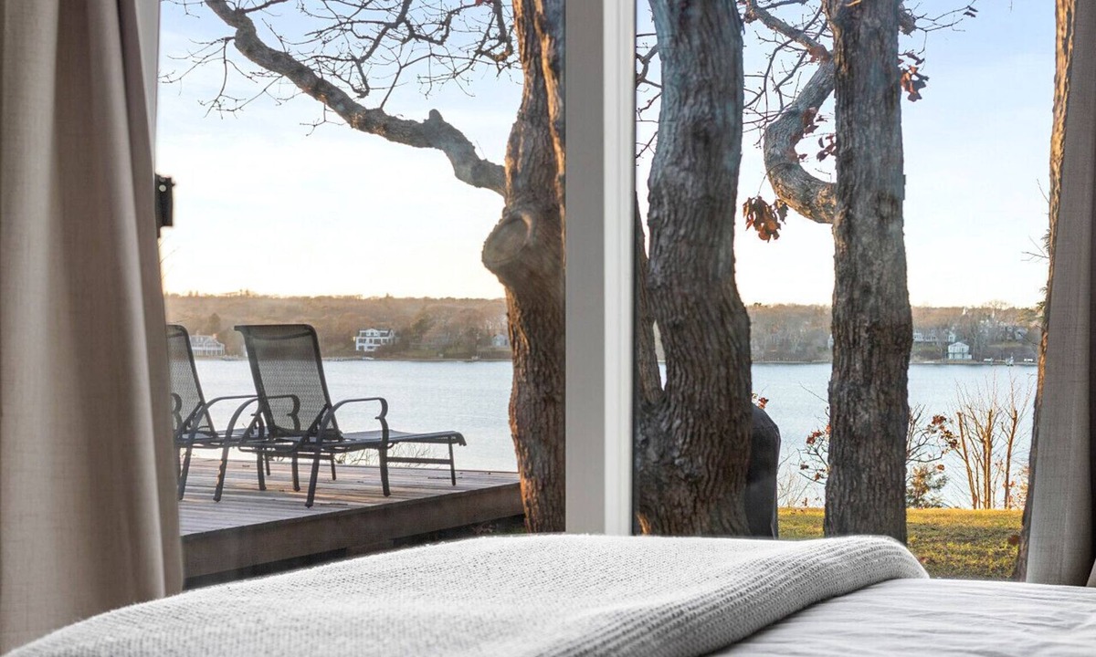 Lagoon Heights Cottage | Private Beach Waterfront Oak-Bluffs Family Cottage