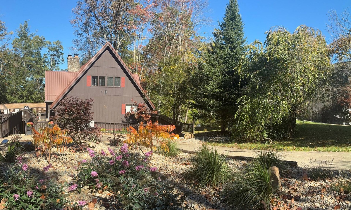 Clarion Apartment | Private Cozy Apartment Indoor Pool 2 Bedrooms Quiet Location With Forest Views