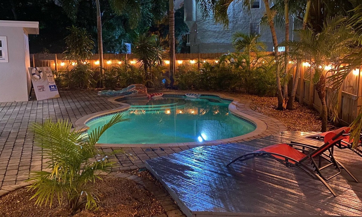 Riverside Park House | Private Cozy Home Away From Home 3bdrm 3Bath With Pool 10 Min From Airport