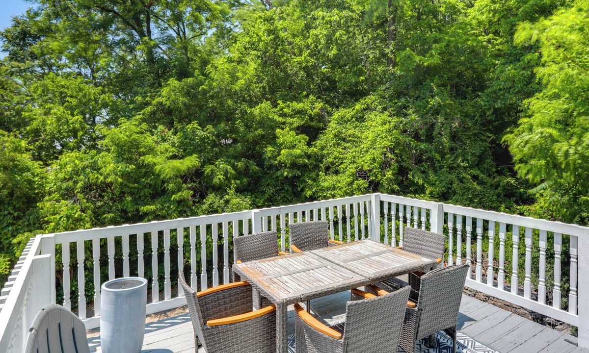 CUF Apartment | Private Deck & City Views! Spacious Cincinnati Apt