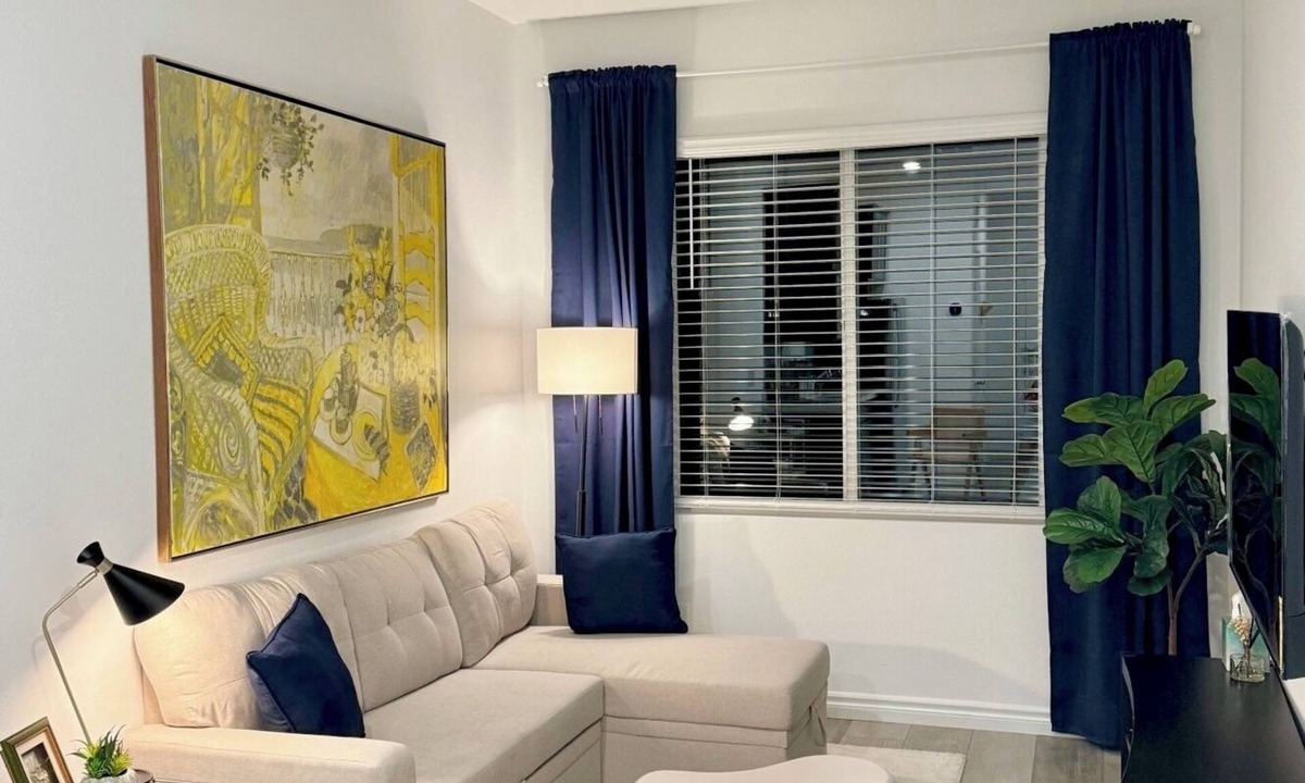 Spring Valley House | Private Entrance | 1-Bed Guesthouse | Tesla Rental | Sofa Bed | Kitchenette|