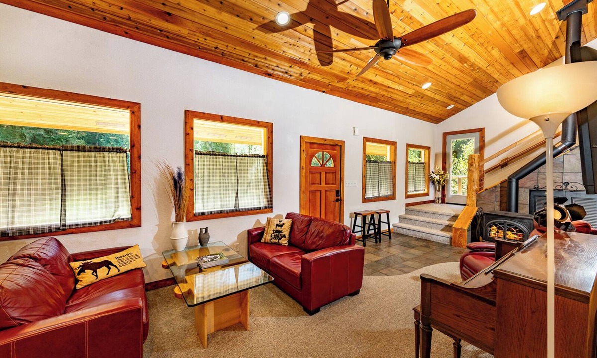Blanchard Cabin | Private Forest Cabin Near Silverwood Theme Park - Sleeps 5