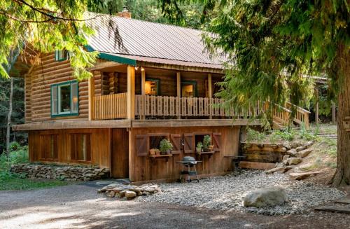 Blanchard House | Private Forest Lodge Near Silverwood Theme Park - Sleeps 10