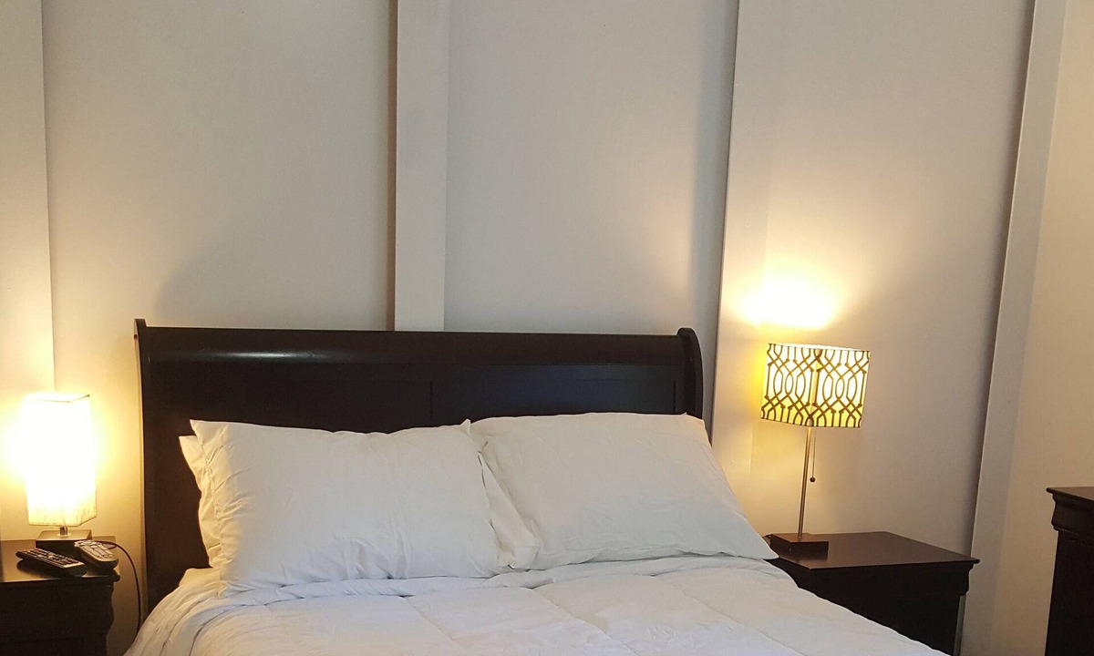 Bethesda Bed & Breakfast | Private Furnished Bedroom with Kitchen & Breakfast – Near Bethesda downtown