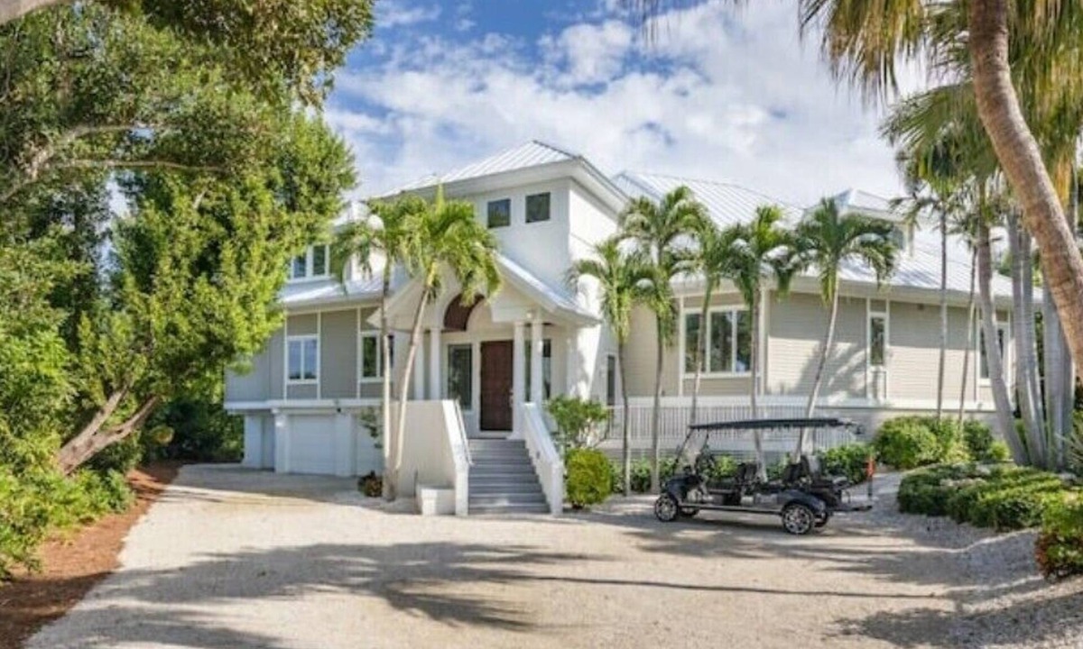 Wulfert House | Private Heated Pool~40' dock~Bring a Boat~Golf cart~Kayaks