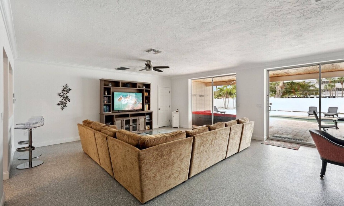 Saint Armands Key House | Private Heated Pool & Fenced Yard - Pets Welcome! Private Gate to St. Armands!