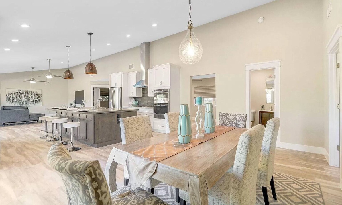 Raskin Estates House | PROMO 10% WEEKLY/20% MONTHLY DISCOUNT Beautiful two master suite house