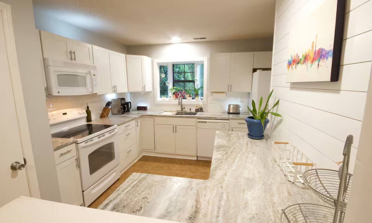 Durham House | Quiet Nature-Backed 2BR Townhome Near Duke, RTP & Downtown Durham