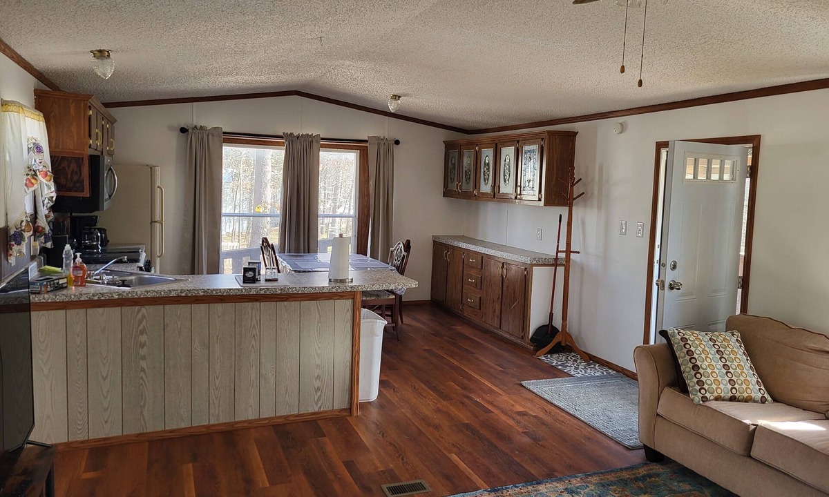 Shell Knob House | Quiet. Relaxing. Deck, carport & fire pit. Free ice. 3 miles to lake.