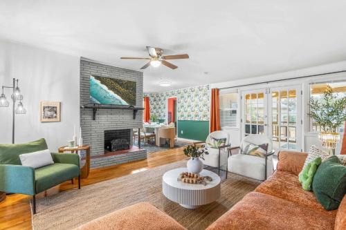 Cameron Village House | Raleigh's Most Wanted - Relax, Games, & Cozy Comfort