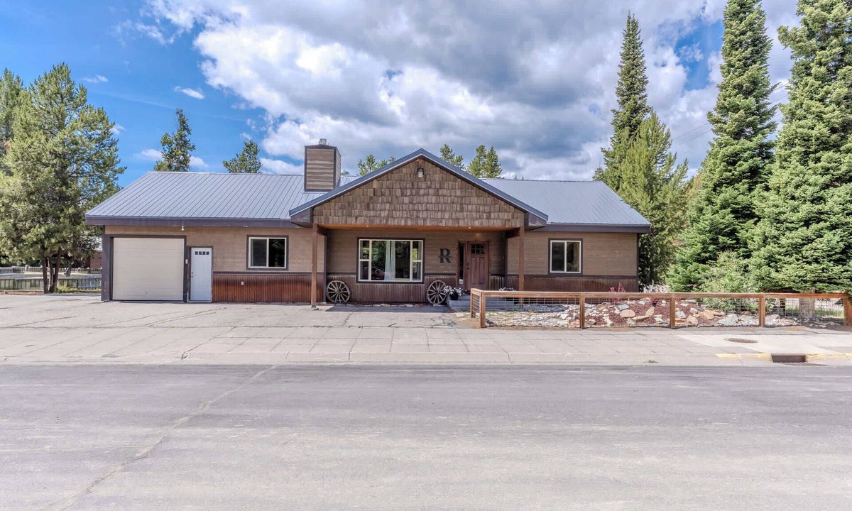 West Yellowstone Cabin | Rangers Retreat