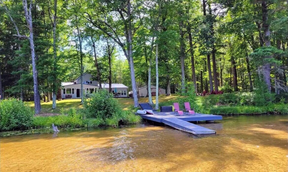 Rapid City Cottage | Rapid River Retreat, Spacious Cozy Cottage close to Torch Lake,