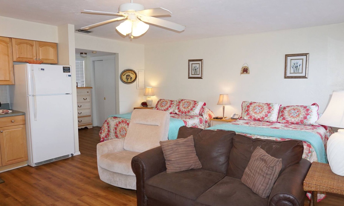 North Redington Beach Condo | Redington Surf Resort 10 Studio
