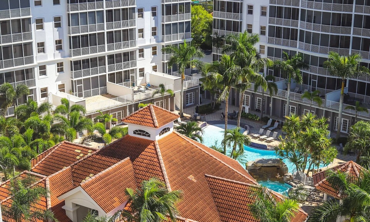 Connors Condo | Regatta at Vanderbilt is an upscale condo - a 7 minute walk to the beach!