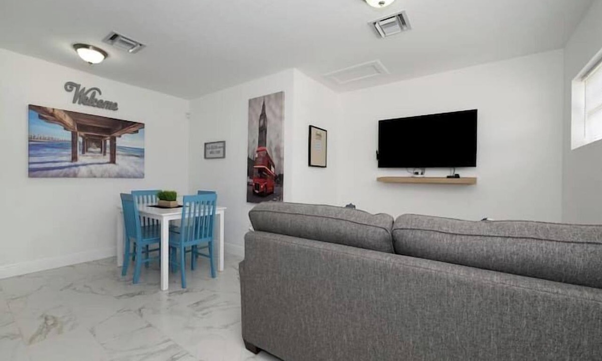 Poinsettia Heights Apartment | *Relax and Enjoy Fort Lauderdale Beach!