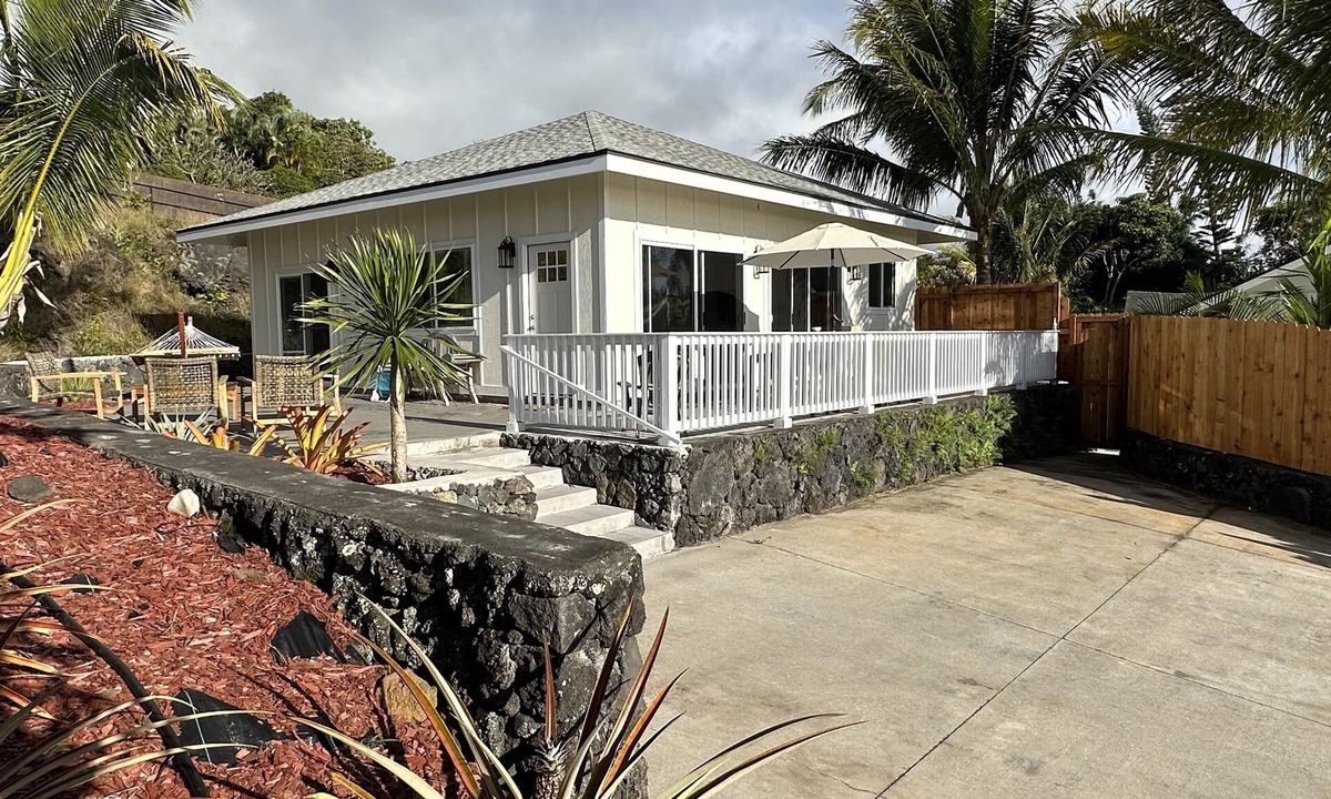 Kalaoa House | Relax and enjoy with amazing views of Kona Sunsets!