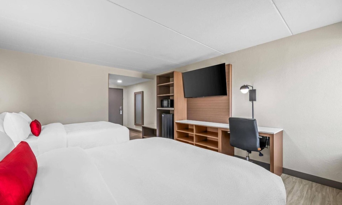 Statesville Hotel | Relax in a Well-Appointed Room Perfect for Visiting Statesville District-2 miles